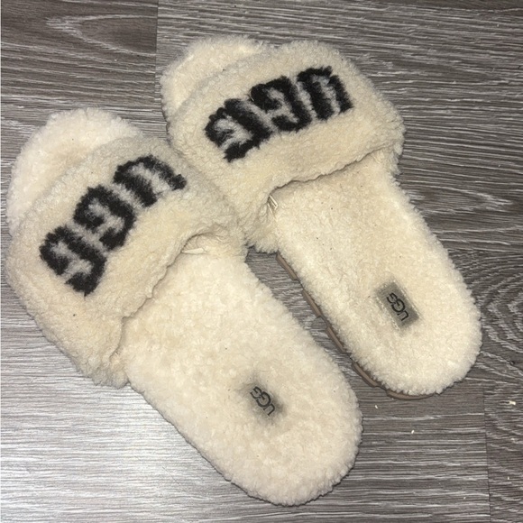 UGG Shoes - UGG Cream and Black Fluffy Slippers